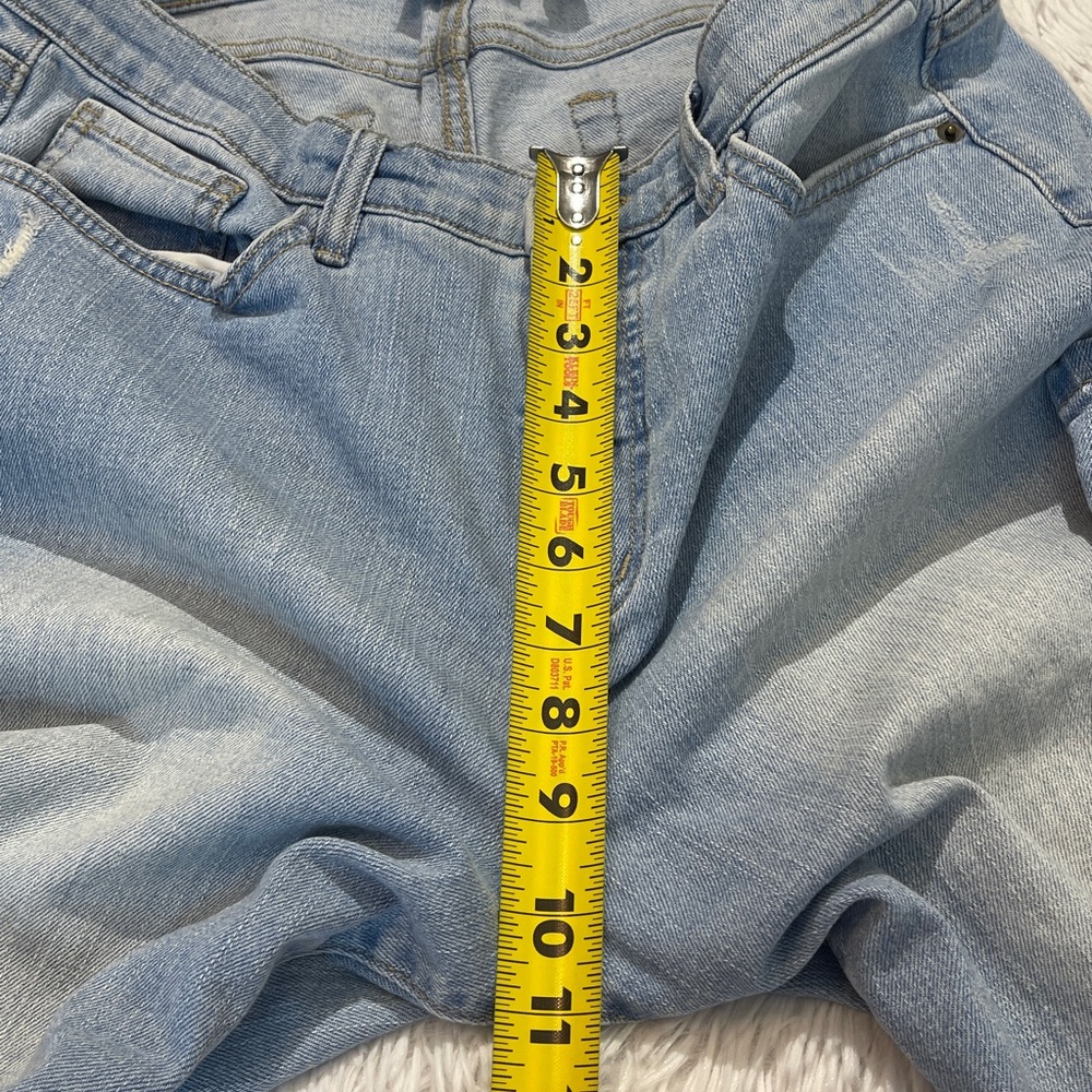 D&CO Classic Light Blue Cropped Women's Jeans SIZE 12 distressed - Picture 4 of 7